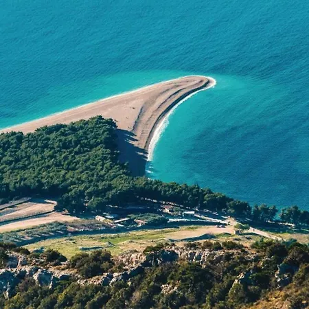 Urska Villa Bol
